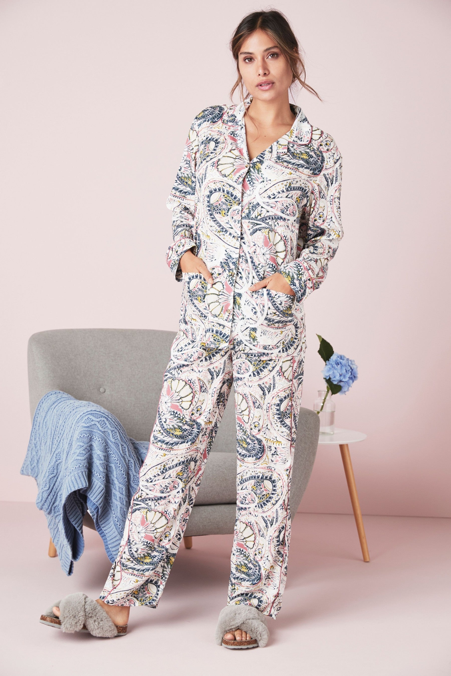 Style Instant Women Abstract Printed Night Suit